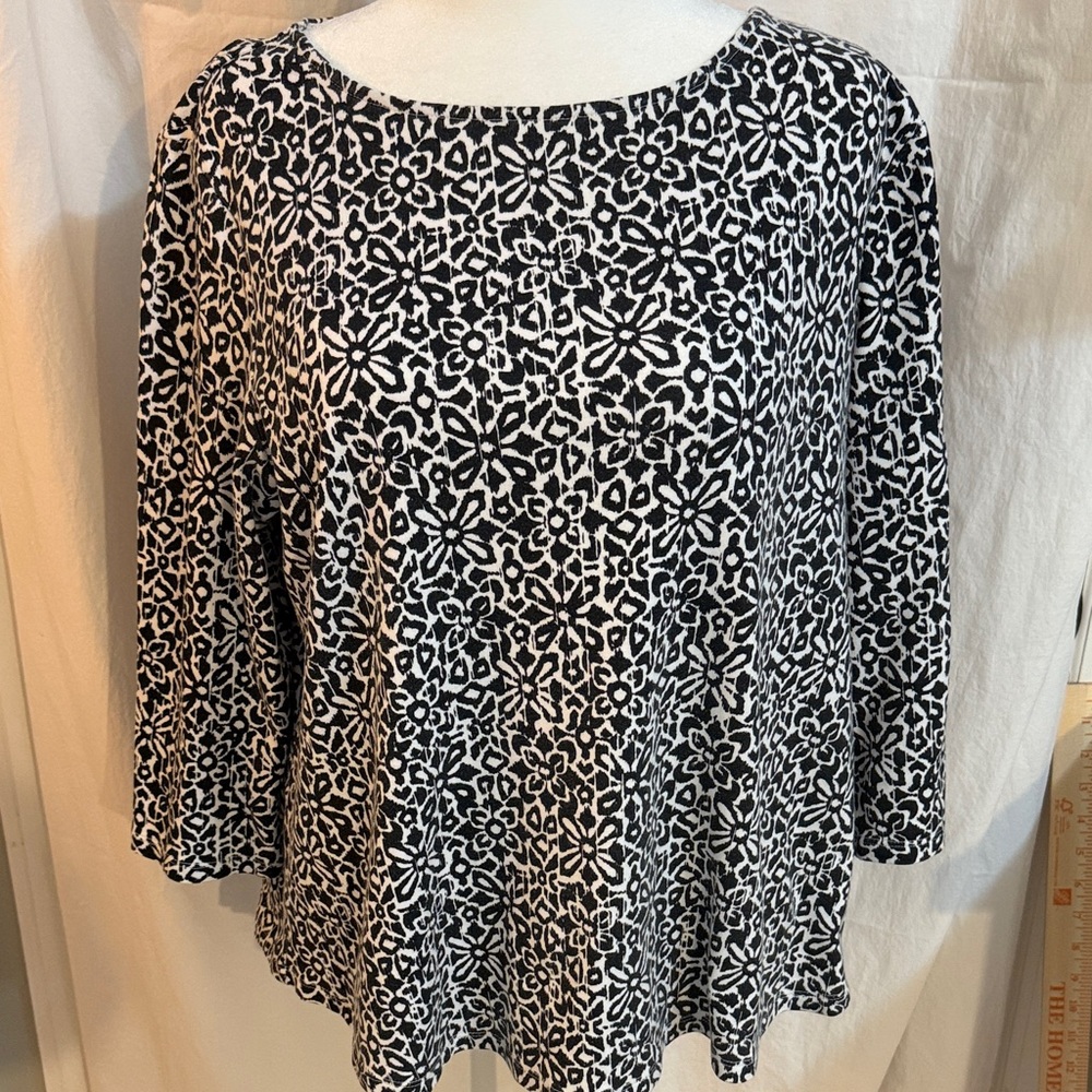 Ruby Road Women's Navy and White Long Sleeve Flowy Patterned Top